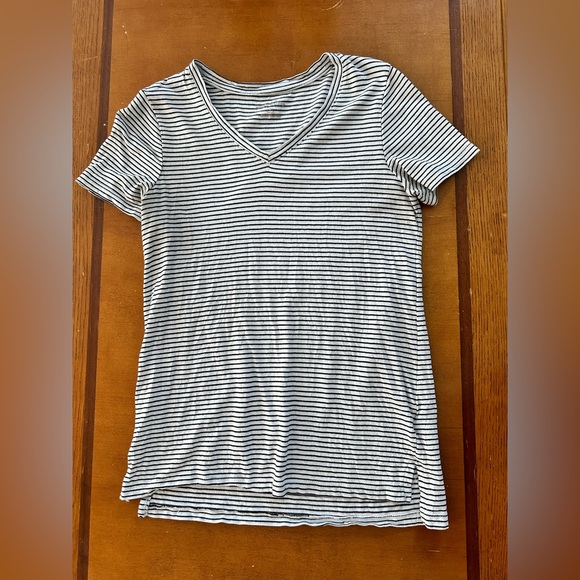 Eddie Bauer Tops - Women’s short sleeve top